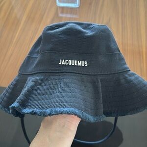 Jacquemus bucket hat